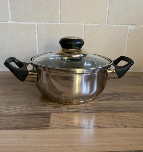 aluminium kookpan met zwarte handgrepen diameter 20 cm., Huis en Inrichting, Keuken | Potten en Pannen, Zo goed als nieuw, Kookpan of Snelkookpan