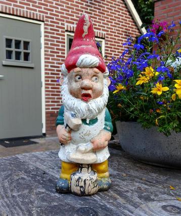 Vintage keramieken tuinkabouter met aambeeld en hamer - smit beschikbaar voor biedingen