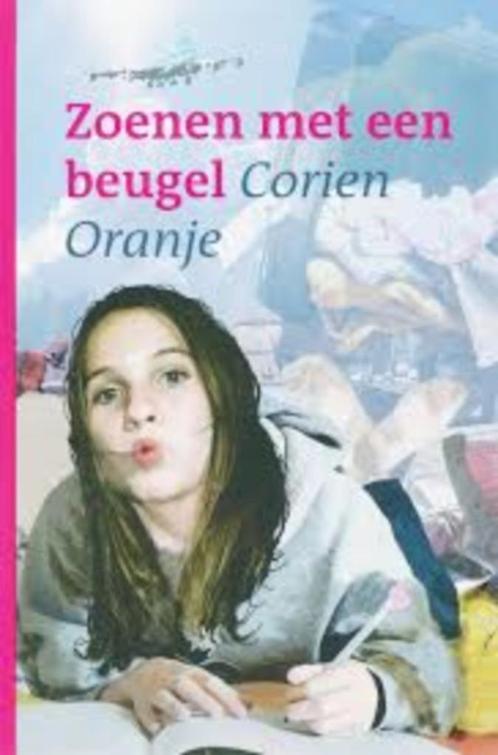 Zoenen Met Een Beugel Corien Oranje 9789085430728, Boeken, Kinderboeken | Jeugd | 10 tot 12 jaar, Zo goed als nieuw, Ophalen of Verzenden