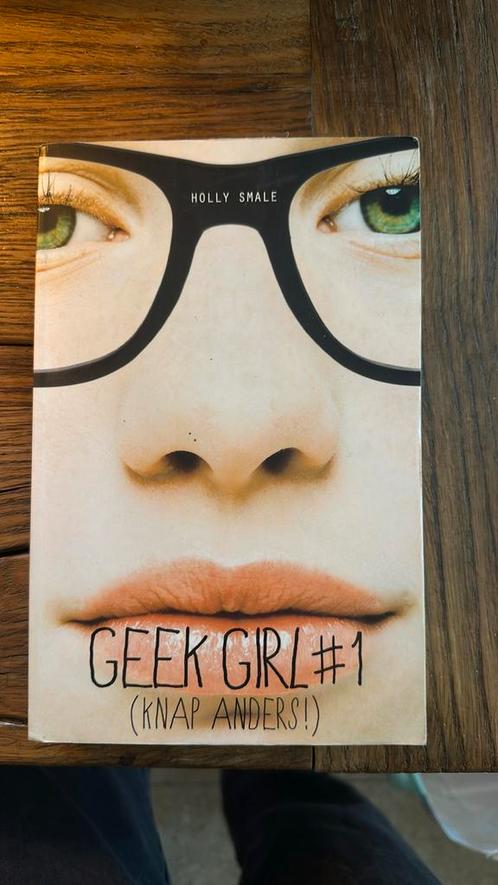 Holly Smale - Knap anders!, Boeken, Kinderboeken | Jeugd | 13 jaar en ouder, Zo goed als nieuw, Ophalen of Verzenden
