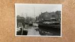 Haven Spakenburg met bootjes, Ophalen of Verzenden, Zo goed als nieuw, Motorboot of Zeilboot, Kaart, Foto of Prent