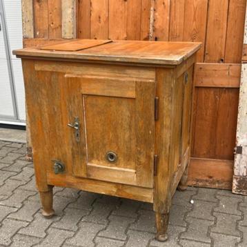 Koelkast koelmeubel hout antiek origineel ijskast beschikbaar voor biedingen