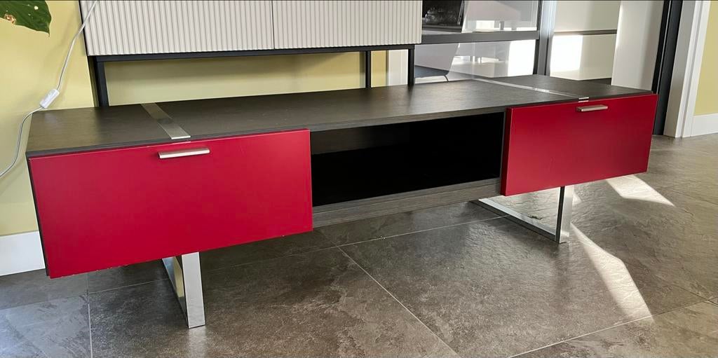 Strak TV meubel met rvs poten - 180cm gratis op te halen, Huis en Inrichting, Kasten | Televisiemeubels, Ophalen, Gebruikt, 150 tot 200 cm