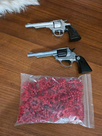 2 IJzeren Speelgoed Pistolen + Klappertjes - Nostalgie! beschikbaar voor biedingen