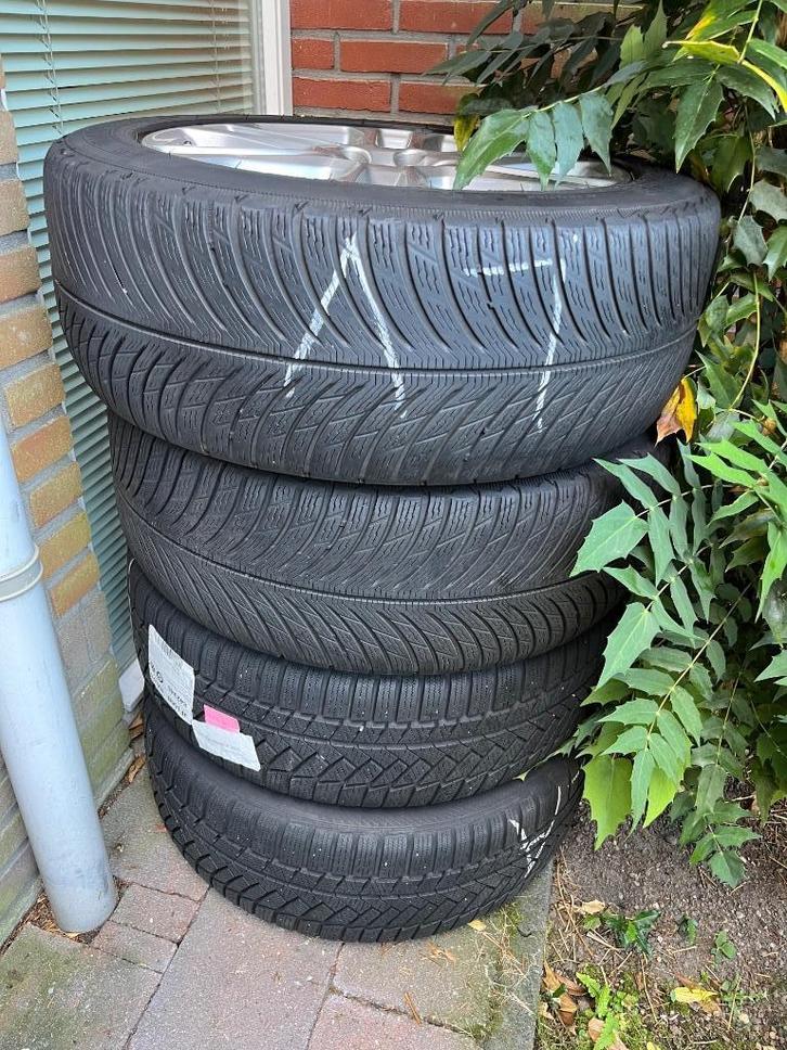 winterbanden op velg, Volvo XC70 of V70, Nijmegen, Auto-onderdelen, Banden en Velgen, Banden en Velgen, Winterbanden, 18 inch