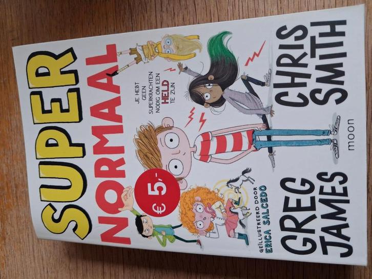 Greg James - Super Normaal, Boeken, Kinderboeken | Jeugd | 10 tot 12 jaar, Zo goed als nieuw, Ophalen of Verzenden
