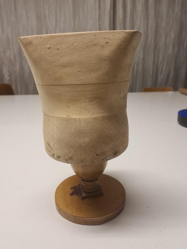 Houten hoedenmal van Lindenhout, Ophalen