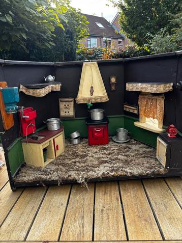 Antieke Poppenhuis Keuken met Accessoires beschikbaar voor biedingen