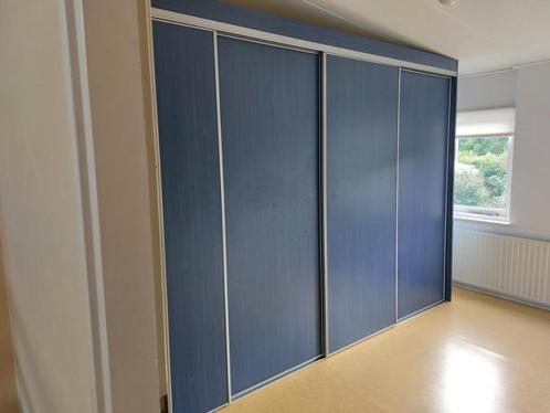 Ruime kledingkast gratis af te halen per direct!, Huis en Inrichting, Kasten | Kledingkasten, Gebruikt, 200 cm of meer, 200 cm of meer