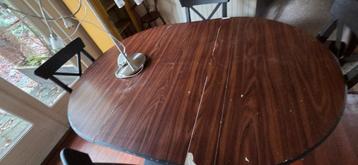 Eetkamer tafel uitklapbaar en 4 stoelen