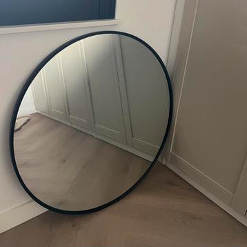 Grote ronde zwarte spiegel 110 doorsnee beschikbaar voor biedingen