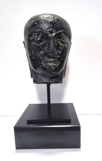 Boeddha hoofd in lavasteen. beschikbaar voor biedingen