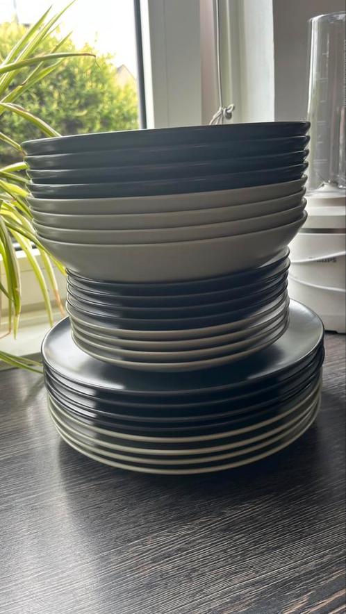 8 persoons serviesset - IKEA, Huis en Inrichting, Keuken | Servies, Gebruikt, Bord(en), Overige stijlen, Ophalen