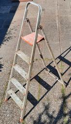 Klustrap 4 treden en plateau, Doe-het-zelf en Verbouw, Ladders en Trappen, Ophalen, Gebruikt, Minder dan 2 meter