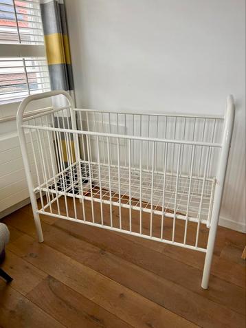 Childwood Metalen babybedje (60x120)  beschikbaar voor biedingen