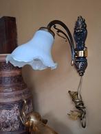 Antiek Wandlampje met glazen bloem kap, Ophalen of Verzenden