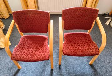 Prachtige rode Deense stoelen 4 stuks beschikbaar voor biedingen