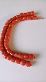 Twee oude snoeren Bloedkoraal, Verzenden, Overige materialen, Overige typen, Met edelsteen