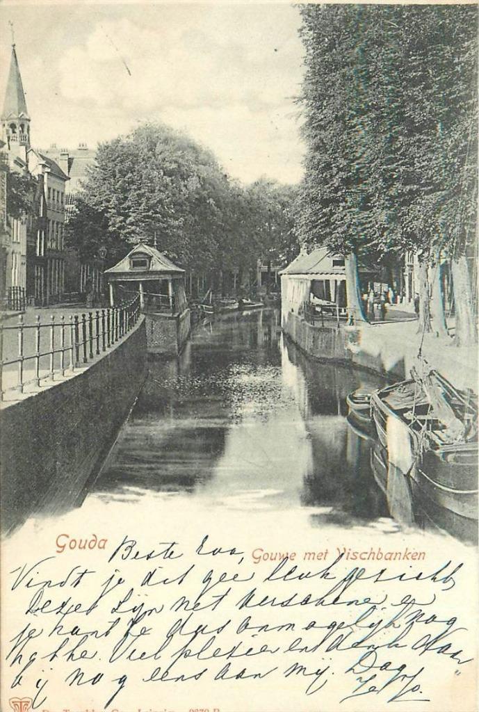 701124015 Gouda Gouwe met Vischbanken, Verzamelen, Ansichtkaarten | Nederland, Zuid-Holland, Voor 1920, Verzenden