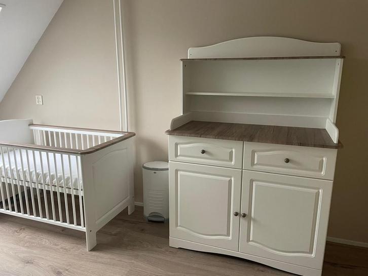 Twee ledikant bedden & commode kast, Kinderen en Baby's, Kinderkamer | Complete kinderkamers, Gebruikt, Jongetje of Meisje, Ophalen
