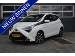 Toyota Aygo 1.0 VVT-i x-play | Carplay/Camera/Airco | Met 12, Auto's, Toyota, 12 maanden, Gebruikt, Euro 6, 4 stoelen