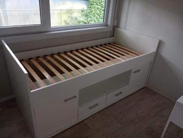 Bed  beschikbaar voor biedingen