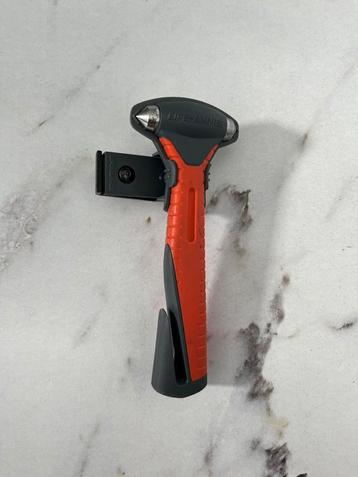 Lifehammer – Reddingshamer voor in de auto beschikbaar voor biedingen