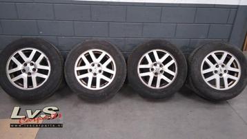 Velgen set + winterbanden van een Landrover Discovery beschikbaar voor biedingen