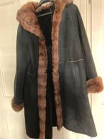 Elegante Mantel met Bontdetails, Ophalen of Verzenden, Zo goed als nieuw, Maat 42/44 (L), Zwart