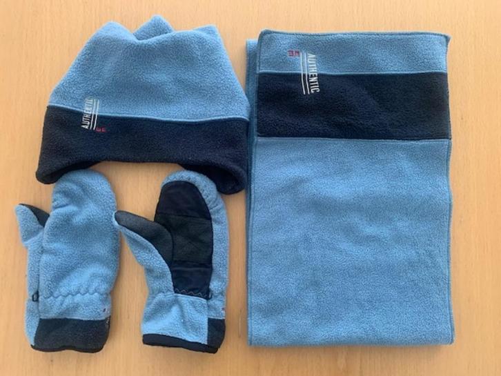 sjaal-handschoenen muts-lichtblauw/donkerblauw, Kinderen en Baby's, Kinderkleding | Mutsen, Sjaals en Handschoenen, Gebruikt, Setje