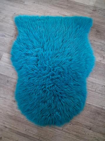 Schapenvacht petrol / turquoise  beschikbaar voor biedingen