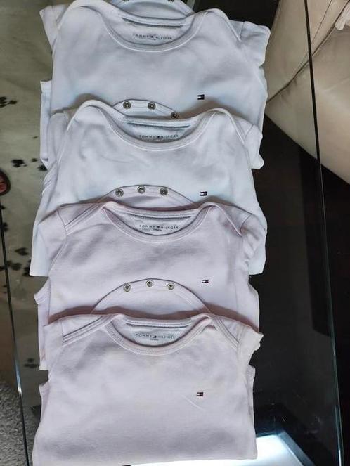 Tommy Hilfiger rompertjes x 4, maat 74 cm, Kinderen en Baby's, Babykleding | Maat 74, Gebruikt, Meisje, Nacht- of Onderkleding