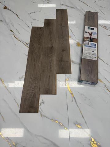 RESTPARTIJ!! Laminaat wees er snel bij weg=weg beschikbaar voor biedingen