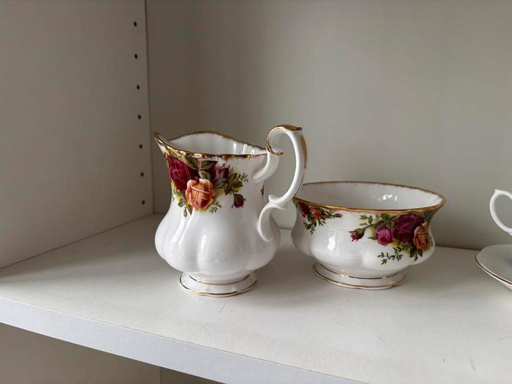 Royal Albert melk- en suikerstel (creamer & sugar bowl), Antiek en Kunst, Antiek | Servies los, Ophalen of Verzenden
