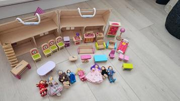 Janod houten inklapbare poppenhuis met poppen en meubilair