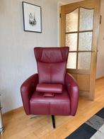 Prominent Sta-op-fauteuil Sorisso (leder, kleur: rubino), Huis en Inrichting, Fauteuils, Ophalen, Leder altissimo, kleur: rubino, met chrome look stervoet