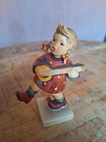 Hummel Beeldje - Meisje met Gitaar beschikbaar voor biedingen