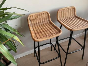 2 rotan barstoelen – vintage look beschikbaar voor biedingen