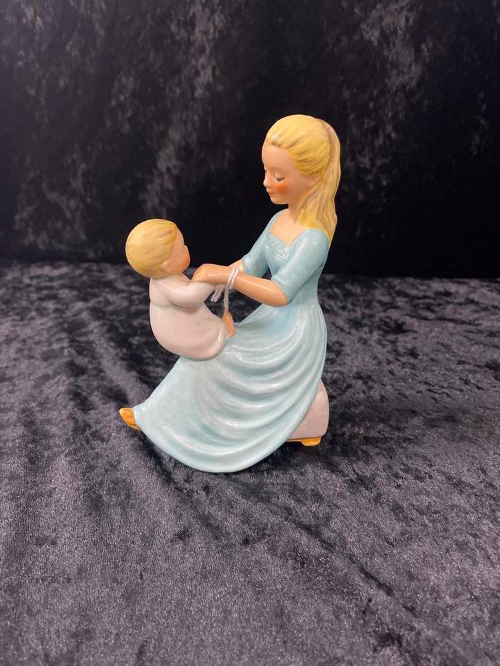 Goebel Beeldje Moeder en Kind - Vintage, Antiek en Kunst, Kunst | Beelden en Houtsnijwerken, Ophalen of Verzenden