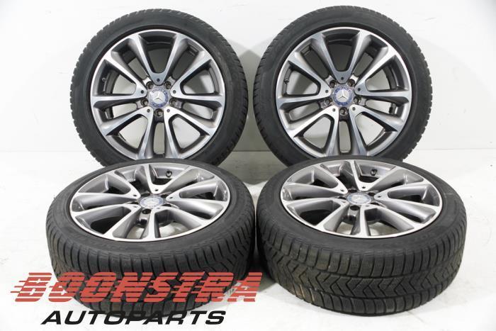 Velgen set + winterbanden van een Mercedes E-Klasse, Auto-onderdelen, Banden en Velgen, Personenwagen, Gebruikt, 3 maanden garantie