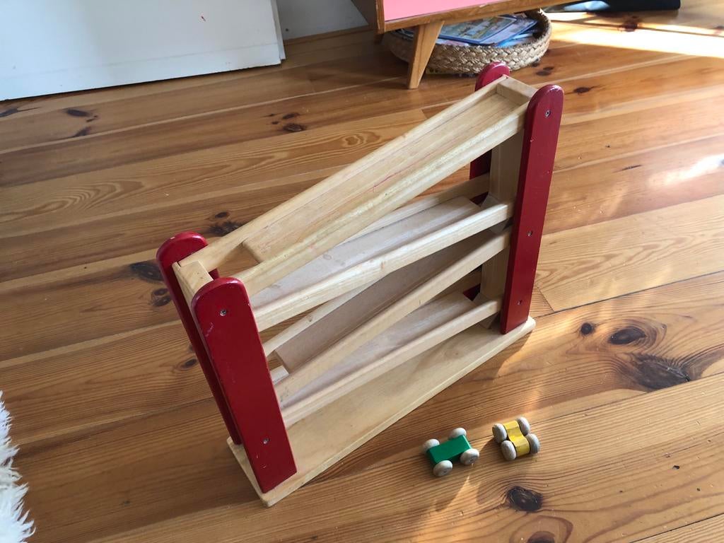 Houten racebaan met 2 auto's, Ophalen, Gebruikt, Rij- of Hobbelspeelgoed