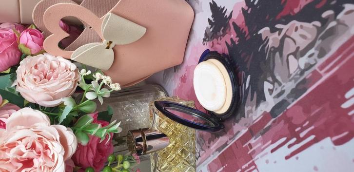 Cover Girl Licht Compact powder (Oude Versie), Sieraden, Tassen en Uiterlijk, Uiterlijk | Cosmetica en Make-up, Gebruikt, Make-up