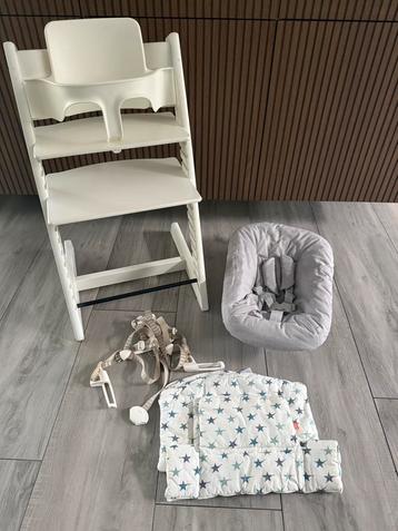Stokke tripp trapp wit + Newborn/babyset/harnas/kussenset beschikbaar voor biedingen