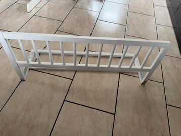 Bed hekje Pinoline beschikbaar voor biedingen