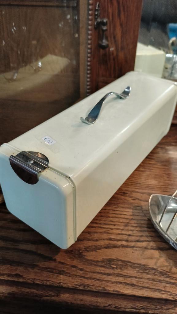 Vintage ontbijtkoekblik/trommel met snijplankje., Antiek en Kunst, Antiek | Emaille, Ophalen of Verzenden