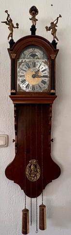 Mooi kleine vintage wortelnoten houten staartklok, Antiek en Kunst, Antiek | Klokken, Ophalen