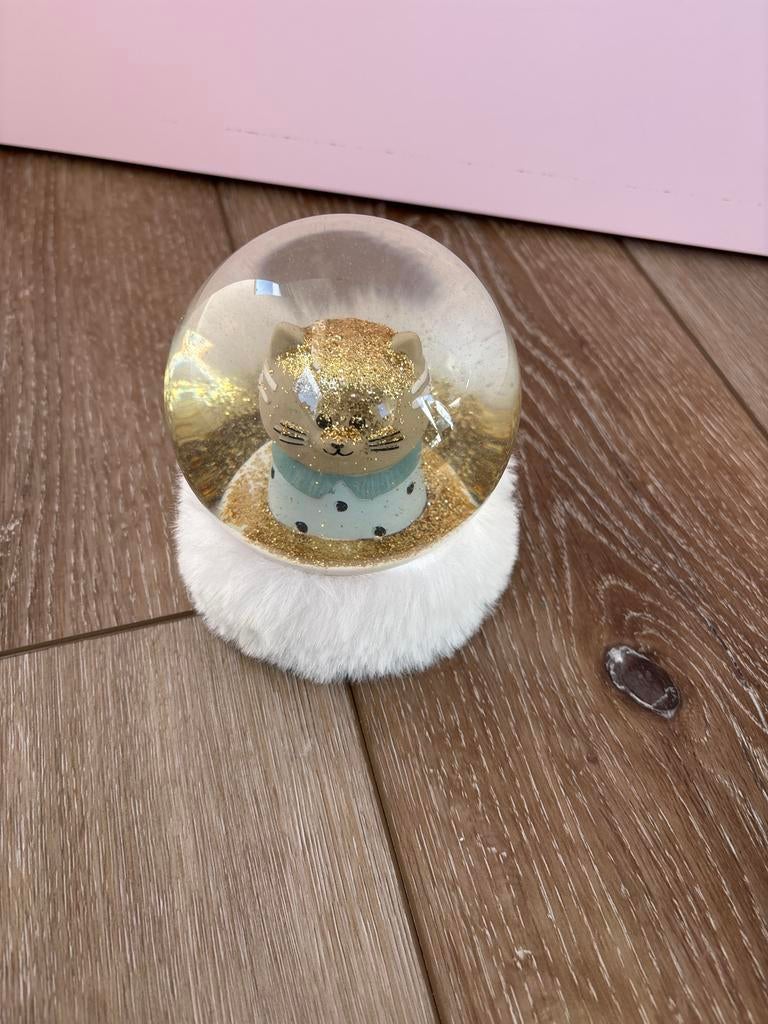 Sneeuwbol met kat, Ophalen, Zo goed als nieuw