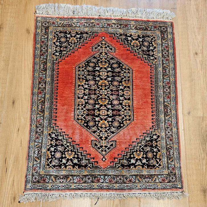 Vintage handgeknoopt perzisch tapijt ghom zijde 86x66, Huis en Inrichting, Stoffering | Tapijten en Kleden, Gebruikt, 50 tot 100 cm
