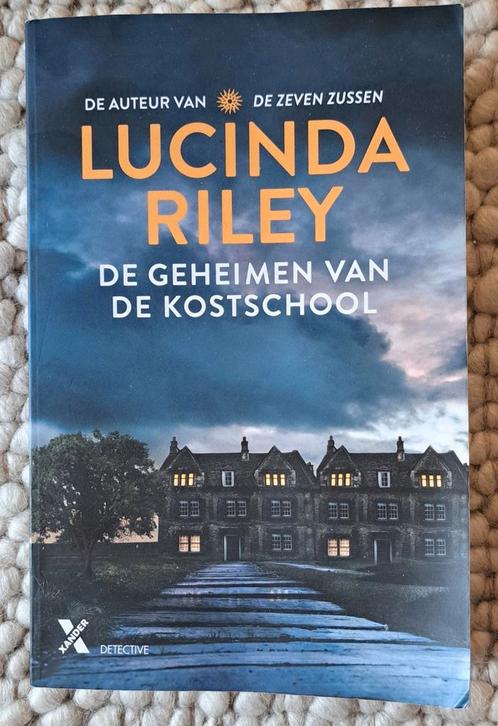 Lucinda Riley - De geheimen van de kostschool, Boeken, Literatuur, Zo goed als nieuw, Nederland, Ophalen of Verzenden