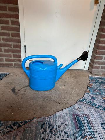 Blauwe plastic gieter – 10 liter – stevige kwaliteit beschikbaar voor biedingen
